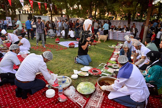 'En iyi çiğ köfte'yi yapmak için yarıştılar